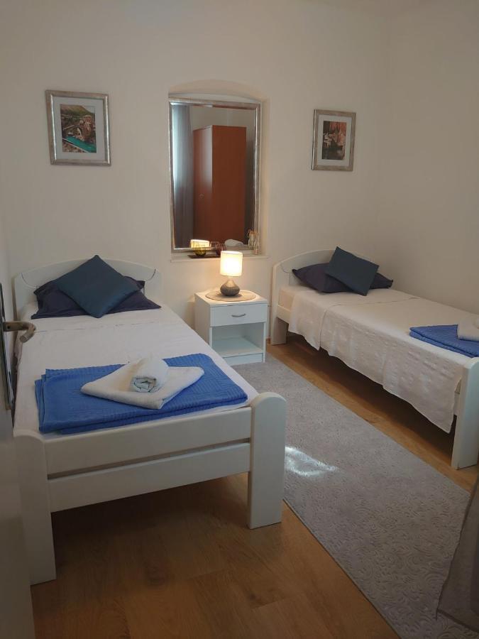Apartments Tulipan - With Free Private Parking Garage Mostar Extérieur photo
