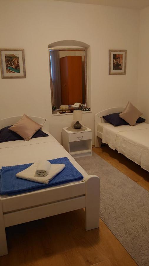 Apartments Tulipan - With Free Private Parking Garage Mostar Extérieur photo