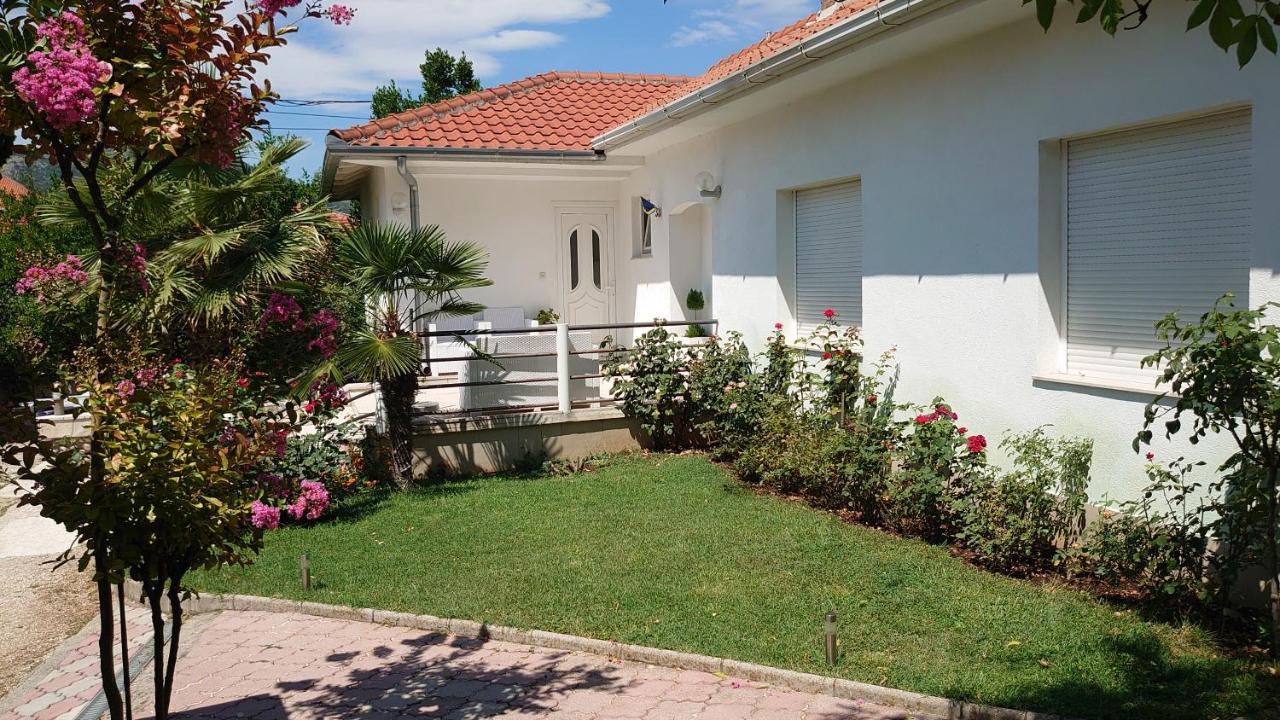 Apartments Tulipan - With Free Private Parking Garage Mostar Extérieur photo
