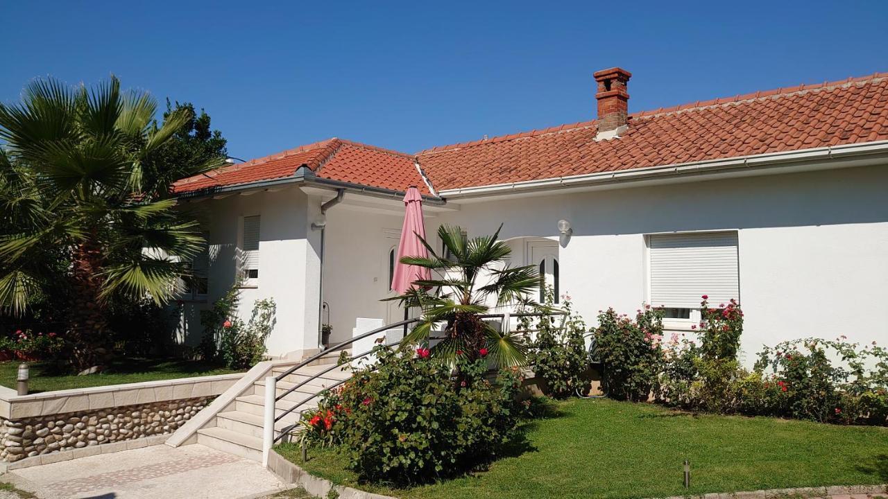 Apartments Tulipan - With Free Private Parking Garage Mostar Extérieur photo
