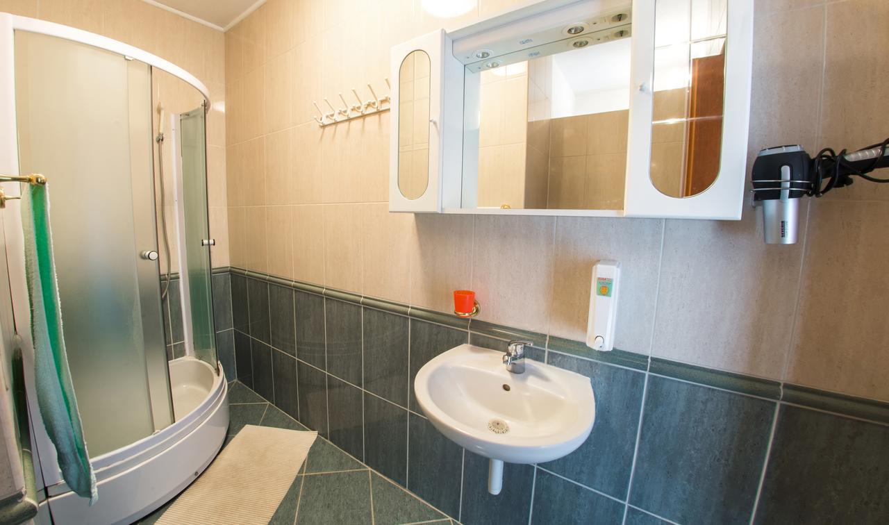Apartments Tulipan - With Free Private Parking Garage Mostar Extérieur photo
