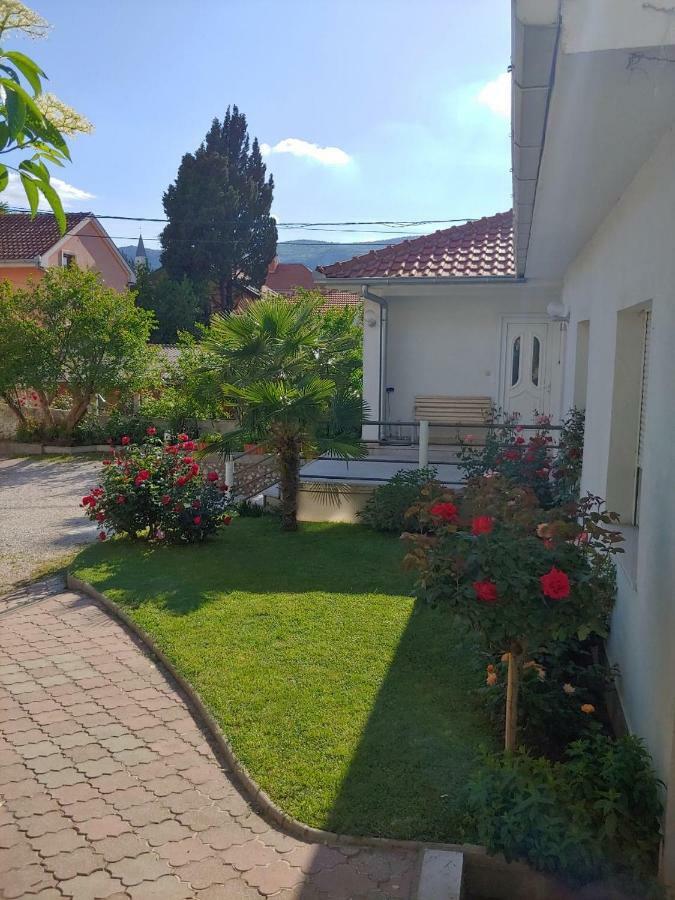 Apartments Tulipan - With Free Private Parking Garage Mostar Extérieur photo