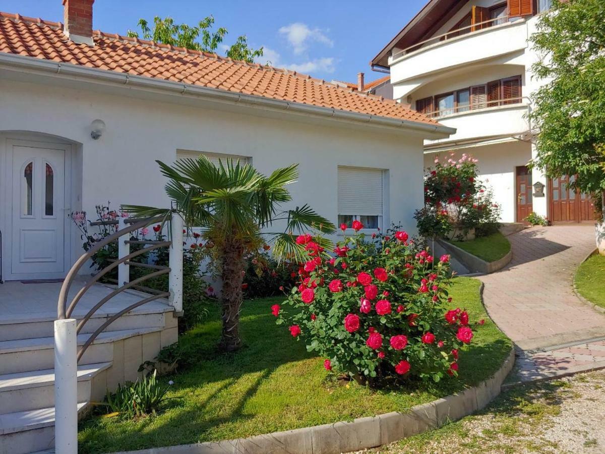 Apartments Tulipan - With Free Private Parking Garage Mostar Extérieur photo