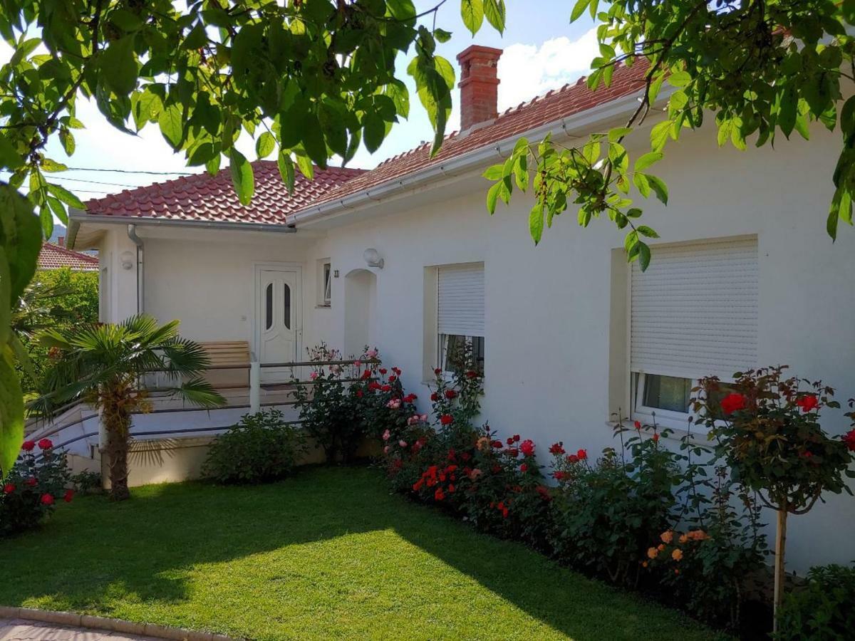 Apartments Tulipan - With Free Private Parking Garage Mostar Extérieur photo
